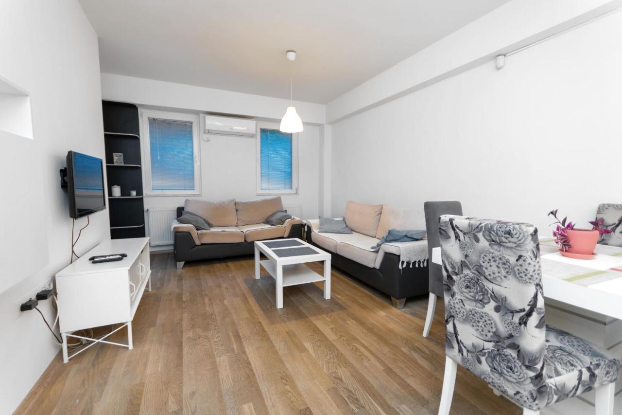 One Bedroom Apartment With Private Parking 스코페 외부 사진