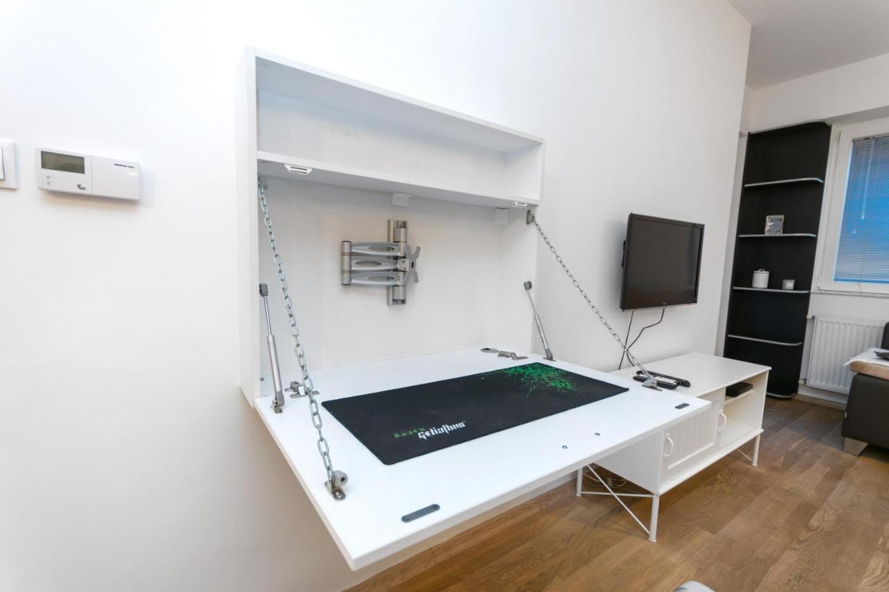 One Bedroom Apartment With Private Parking 스코페 외부 사진