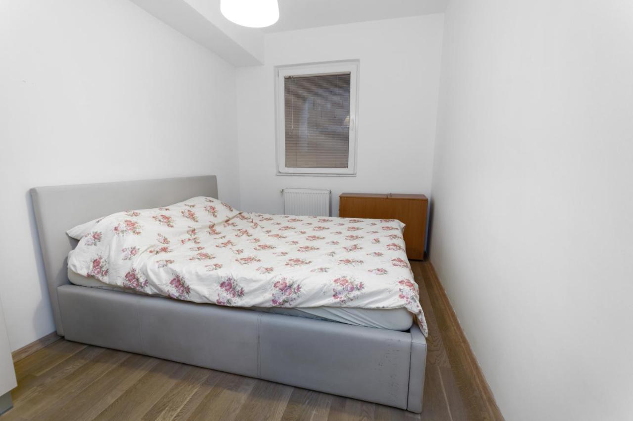 One Bedroom Apartment With Private Parking 스코페 외부 사진