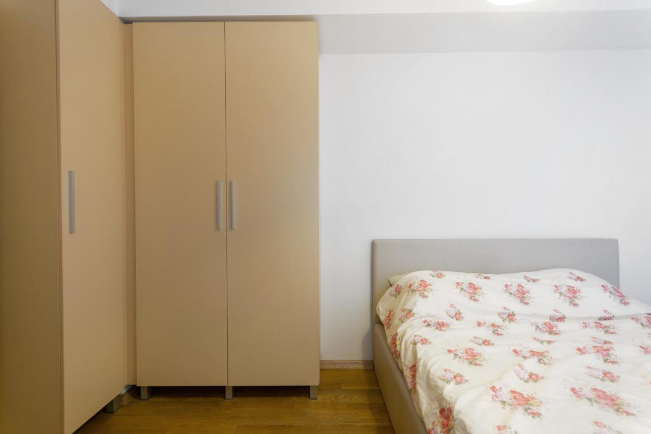 One Bedroom Apartment With Private Parking 스코페 외부 사진